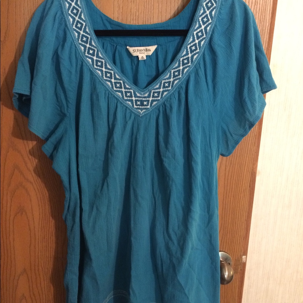 Blue shirt sleeve flowy top